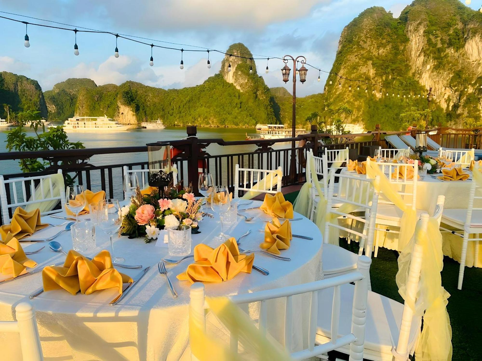 Amanda Halong Cruise 5* Hạ Long