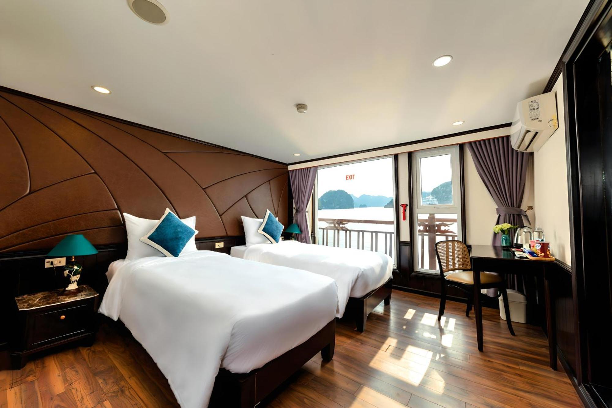 Botel Amanda Halong Cruise 5*