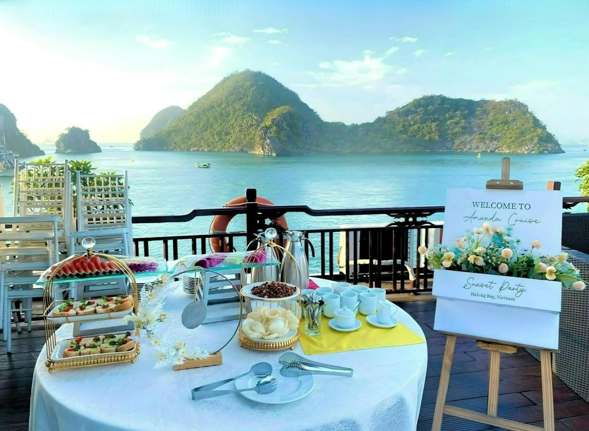 Botel Amanda Halong Cruise 5*