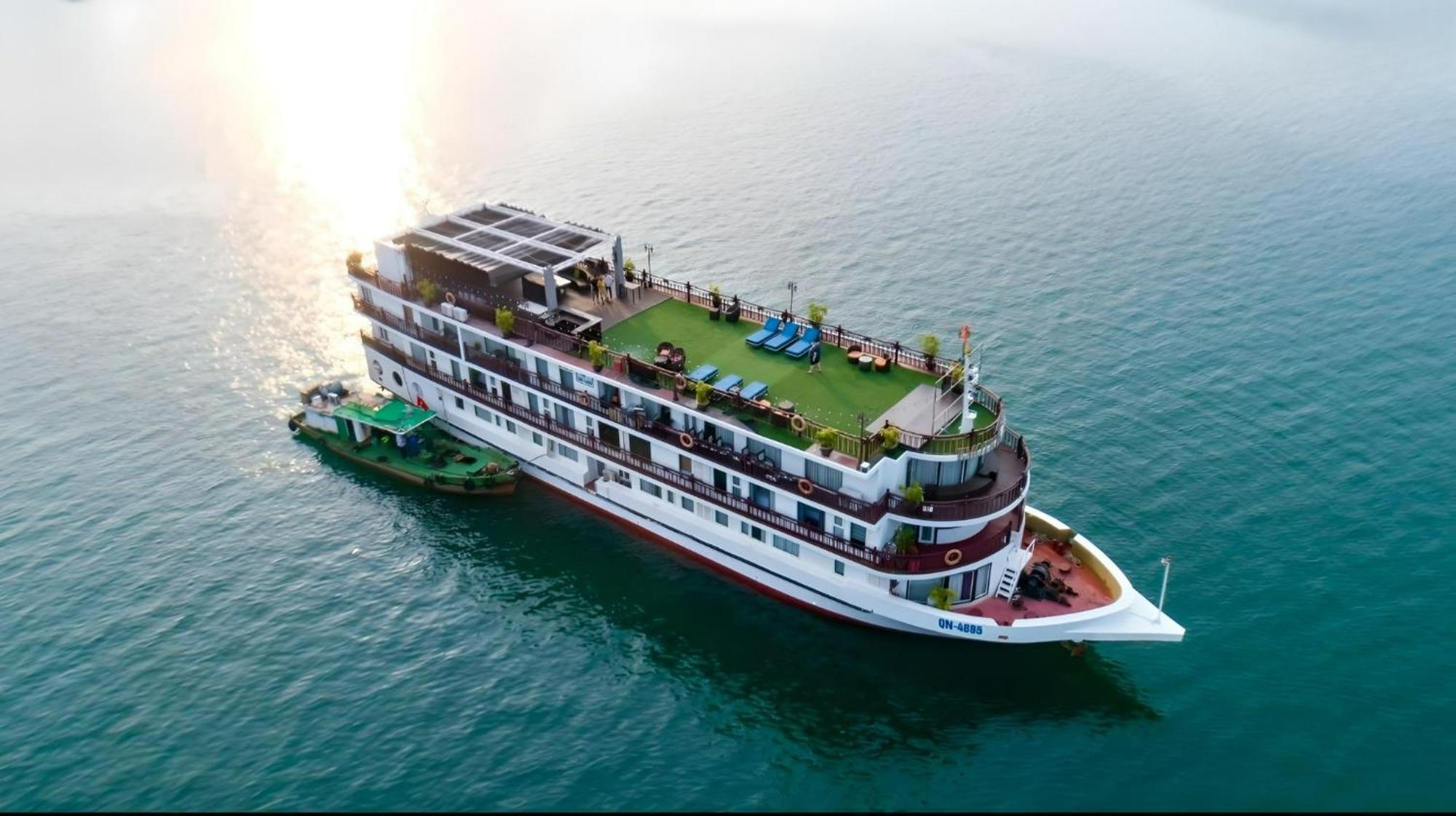 Botel Amanda Halong Cruise Ha Long